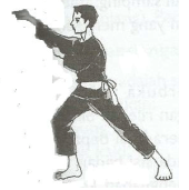 Merupakan gambar teknik serangan tangan arah bawah, tangan berada di depan perut dengan jari-jari terbuka (tidak menggenggam) dalam olahraga beladiri pencak silat dinamakan